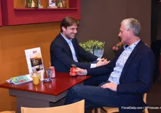 Tjerk Vening of Könst Alstroemeria in conversation with Peter van der Weijden of HilverdaFlorist.